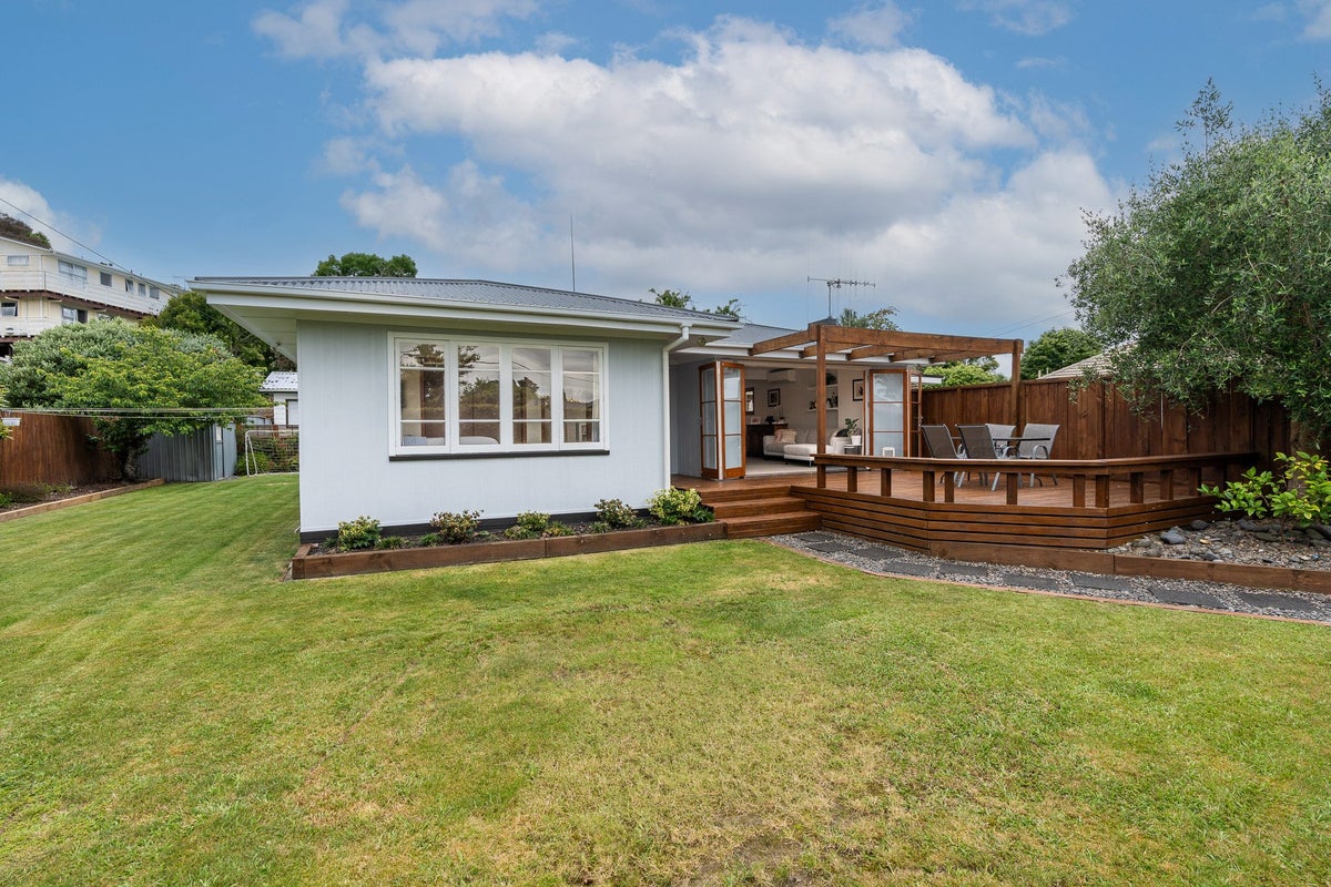 10 Windsor Road, Maeroa, Hamilton - Carousel 1