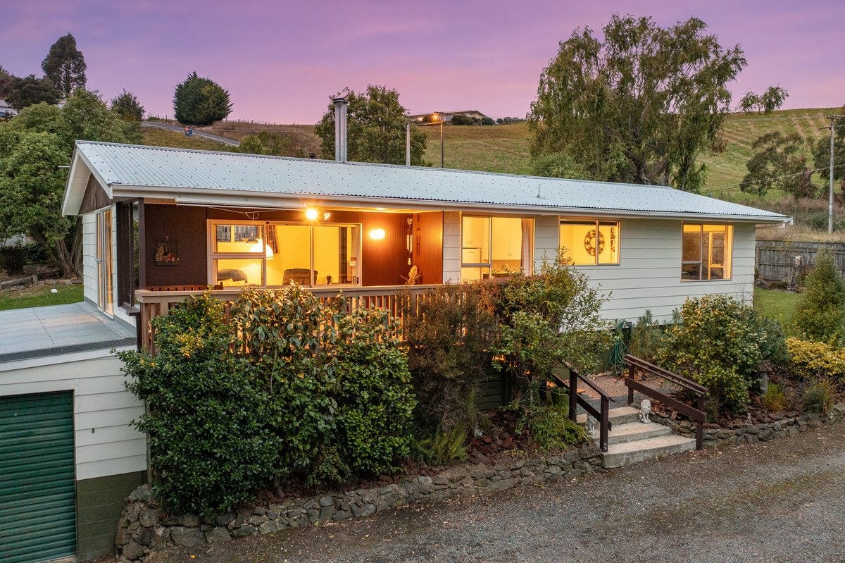 9 Castle Street, Waihola, Milton - Carousel 1