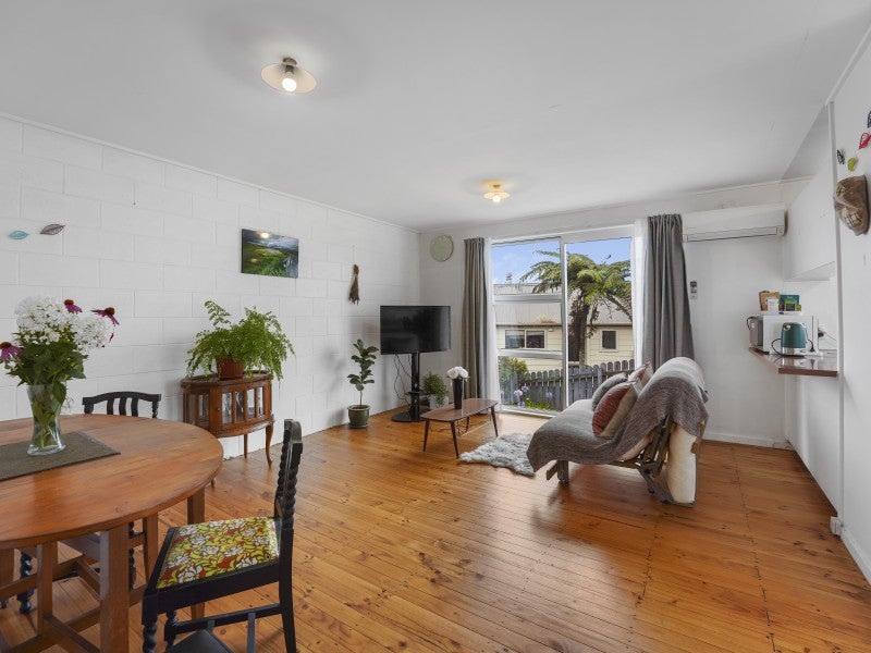 1/21 OAKLEIGH ST, Maungaraki, Lower Hutt - Carousel 1