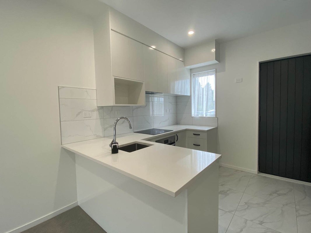 6/112 Moore Street, Howick, Auckland - Carousel 2