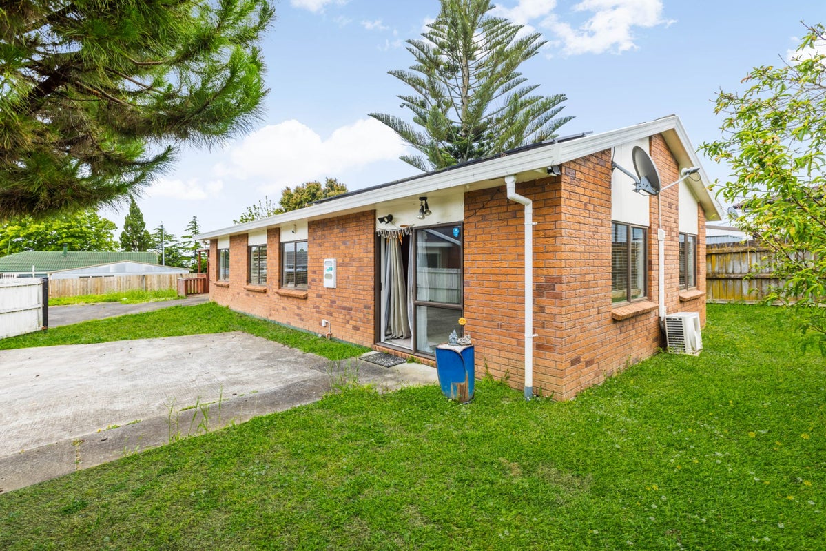 3/11 Anglers Way, Wattle Downs, Auckland - Carousel 2