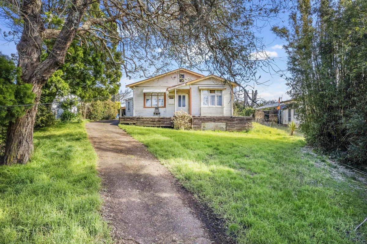 9 Malam Street, Glen Eden, Auckland - Carousel 6