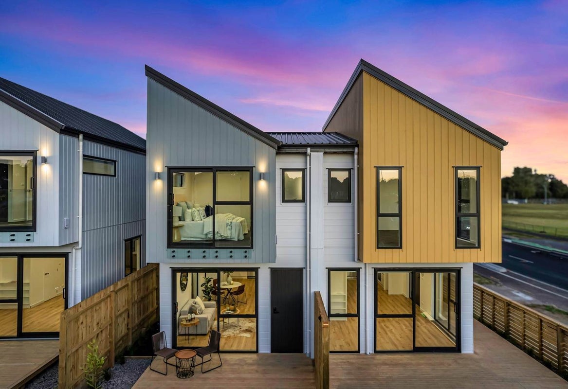 8/135 Taniwha Street, Glen Innes, Auckland - Carousel 1