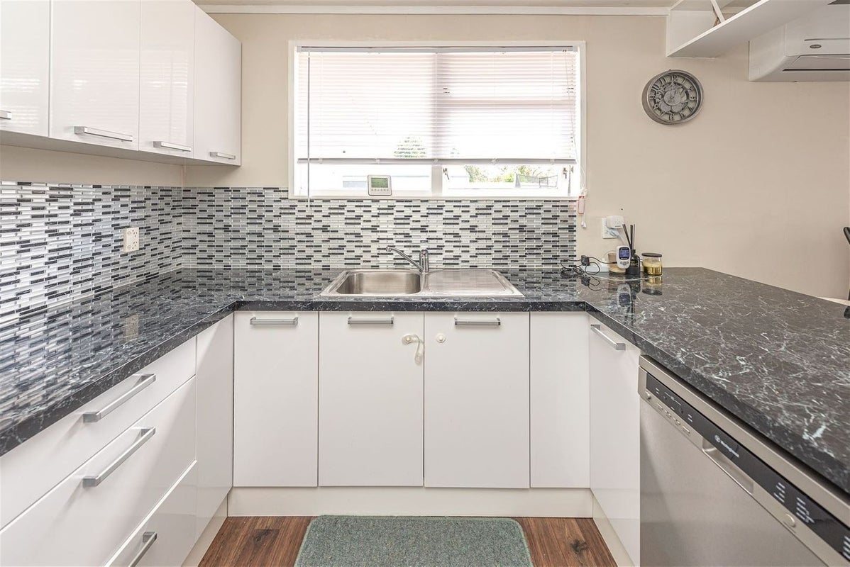 11 Wembley Place, Whanganui East, Whanganui - Carousel 2