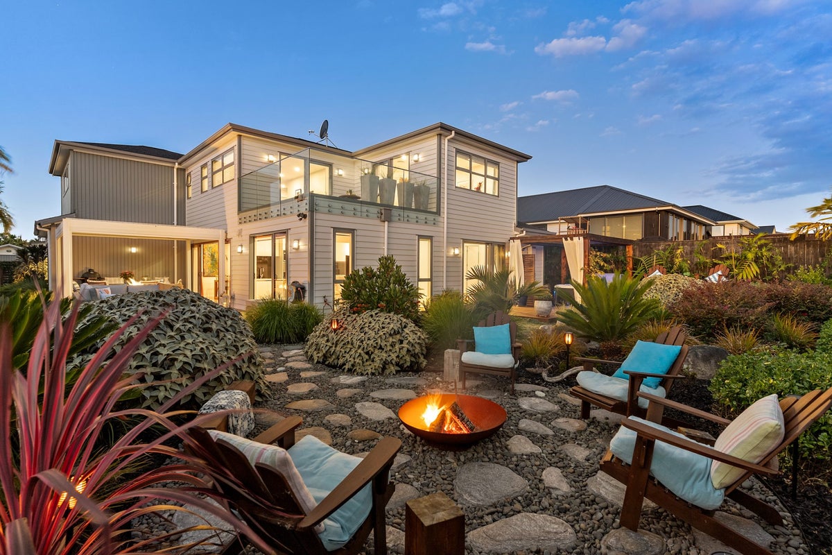 57 Eighth View Avenue, Beachlands, Auckland - Carousel 1