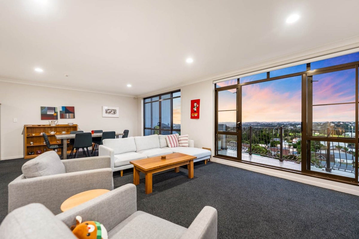 15/99 Mokoia Road, Birkenhead, Auckland - Carousel 1