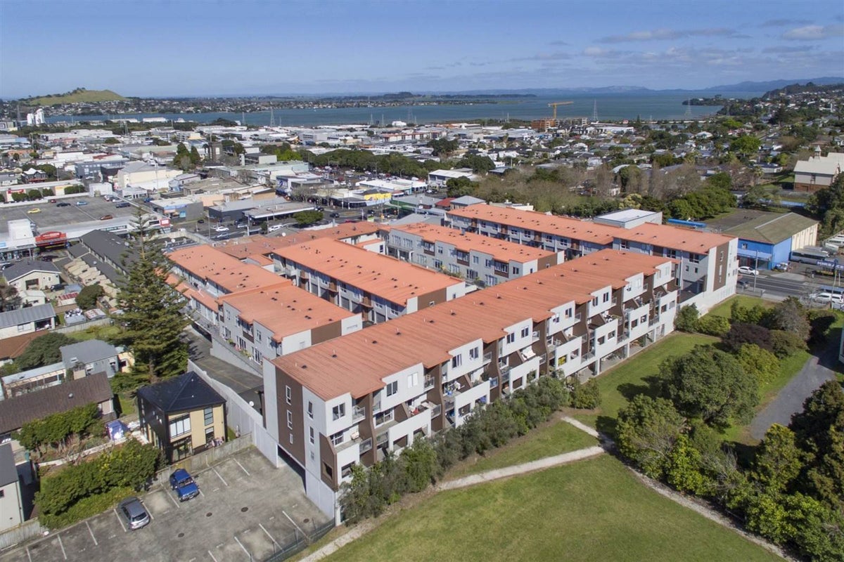 220/287 Onehunga Mall, Onehunga, Auckland - Carousel 1