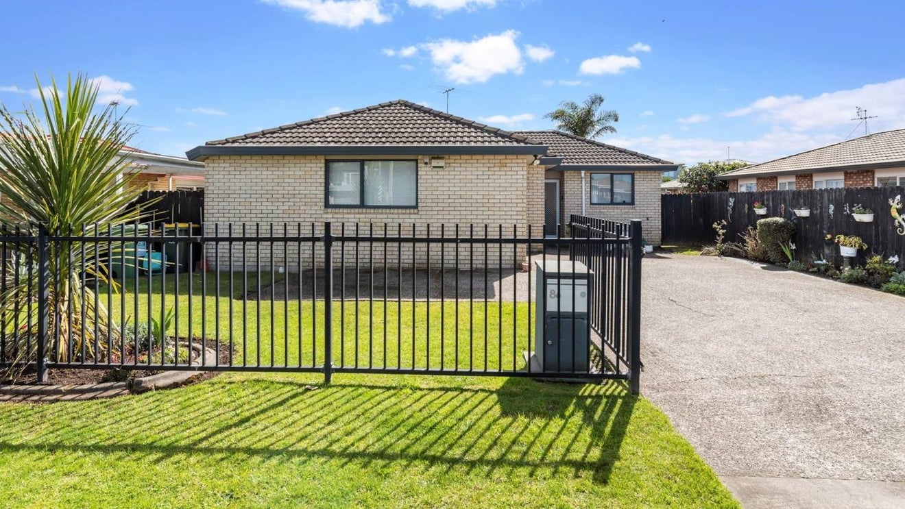 86 Manuroa Road, Takanini, Auckland - Carousel 1
