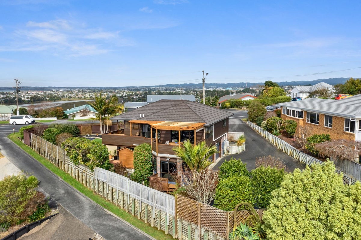 98 Luckens Road, West Harbour, Auckland - Carousel 1