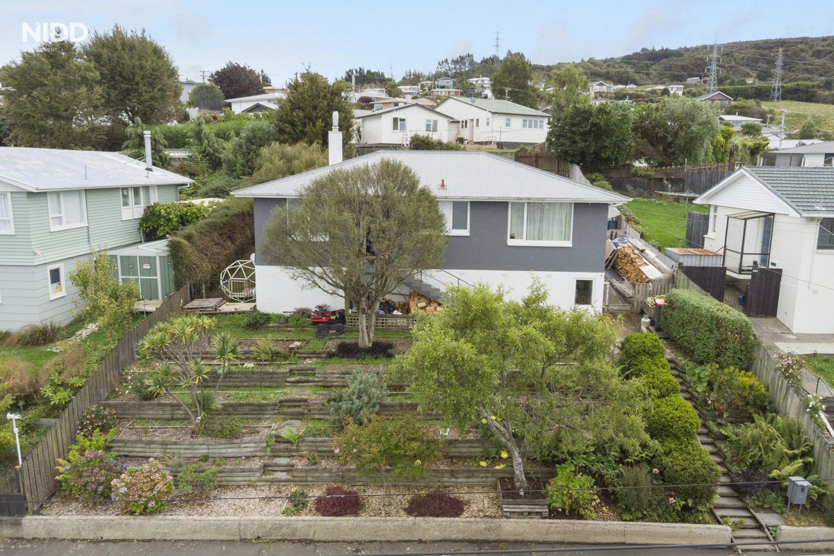 6 Hanlon Street, Halfway Bush, Dunedin - Carousel 1