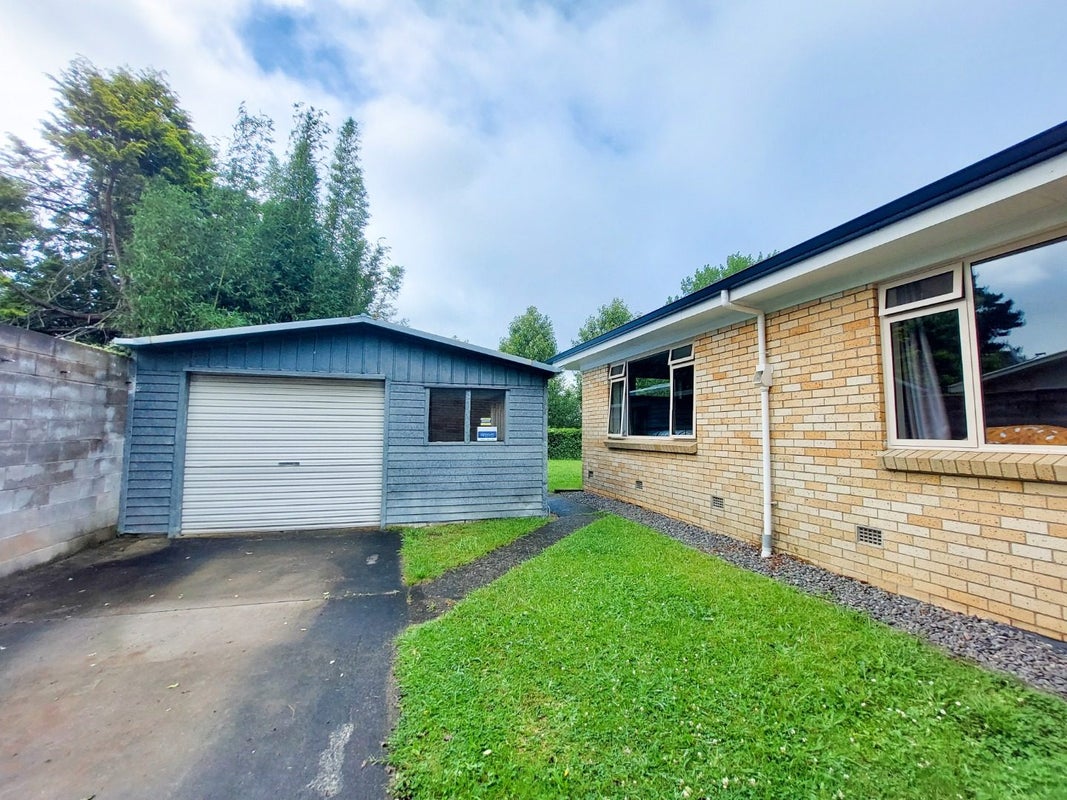 26 Barrie Crescent, Silverdale, Hamilton - Carousel 13