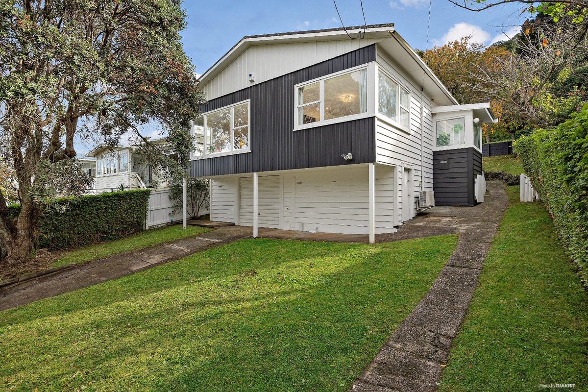 27 Mount Royal Avenue, Mount Albert, Auckland - Carousel 1