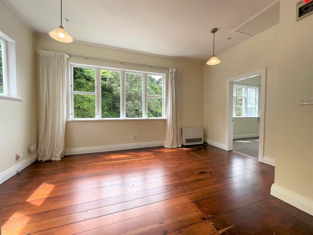 2 Entrance Street, Aro Valley, Wellington - Carousel 2
