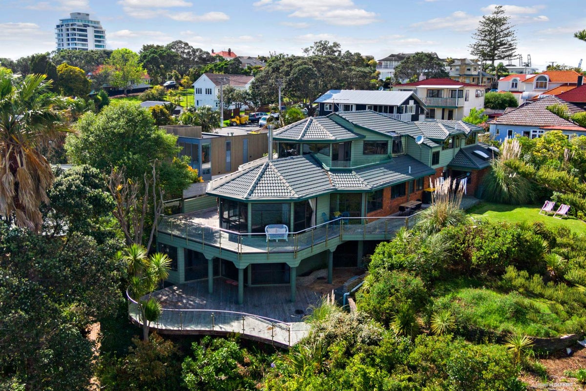 100 Stanley Point Road, Stanley Point, Auckland - Carousel 2