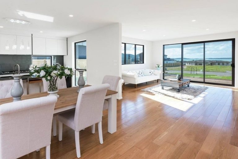 39 Thistle Close, Beachlands, Auckland - Carousel 2