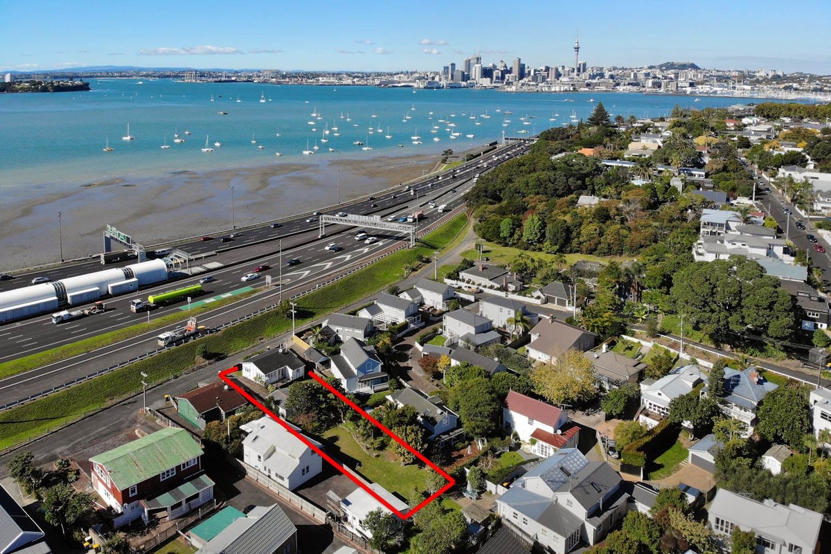 14 Sulphur Beach Road, Northcote Point, Auckland - Carousel 1