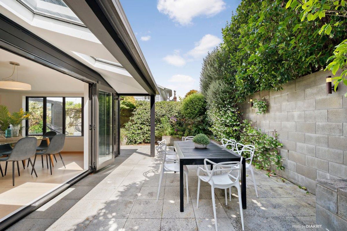 1/85 Elizabeth Street, Mount Victoria, Wellington - Carousel 1