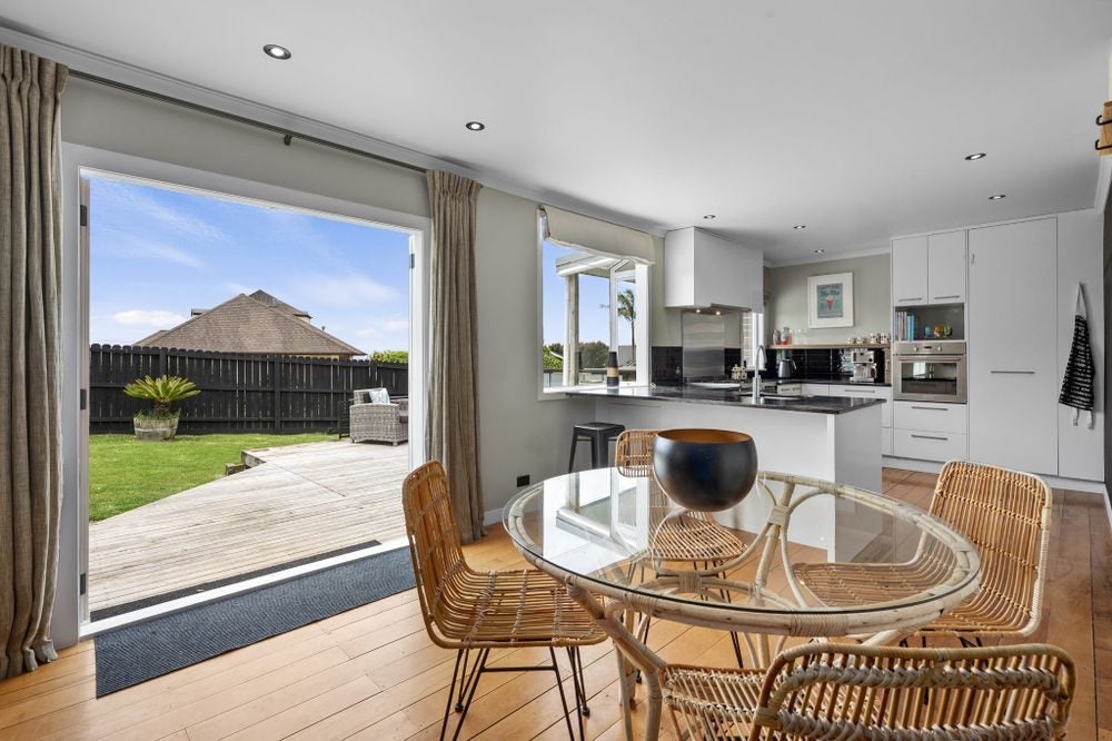 8 Colonial Road, Birkenhead, Auckland - Carousel 2