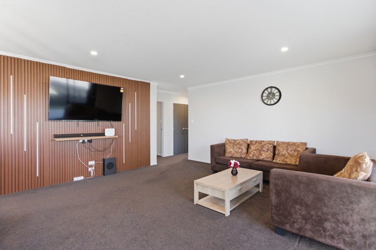 12 Godwit Lane, Welcome Bay, Tauranga - Carousel 2