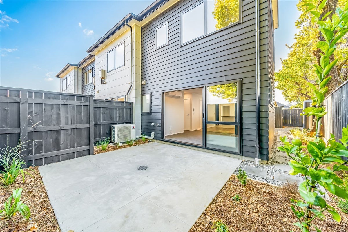 24D Palmer Crescent, Silverstream, Upper Hutt - Carousel 1