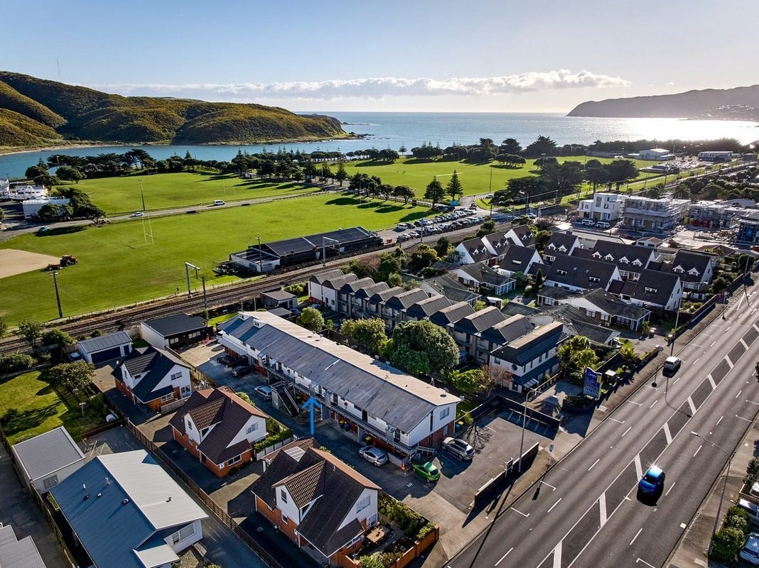 3/35 MANA ESPLANADE, PAREMATA, PORIRUA - Carousel 2