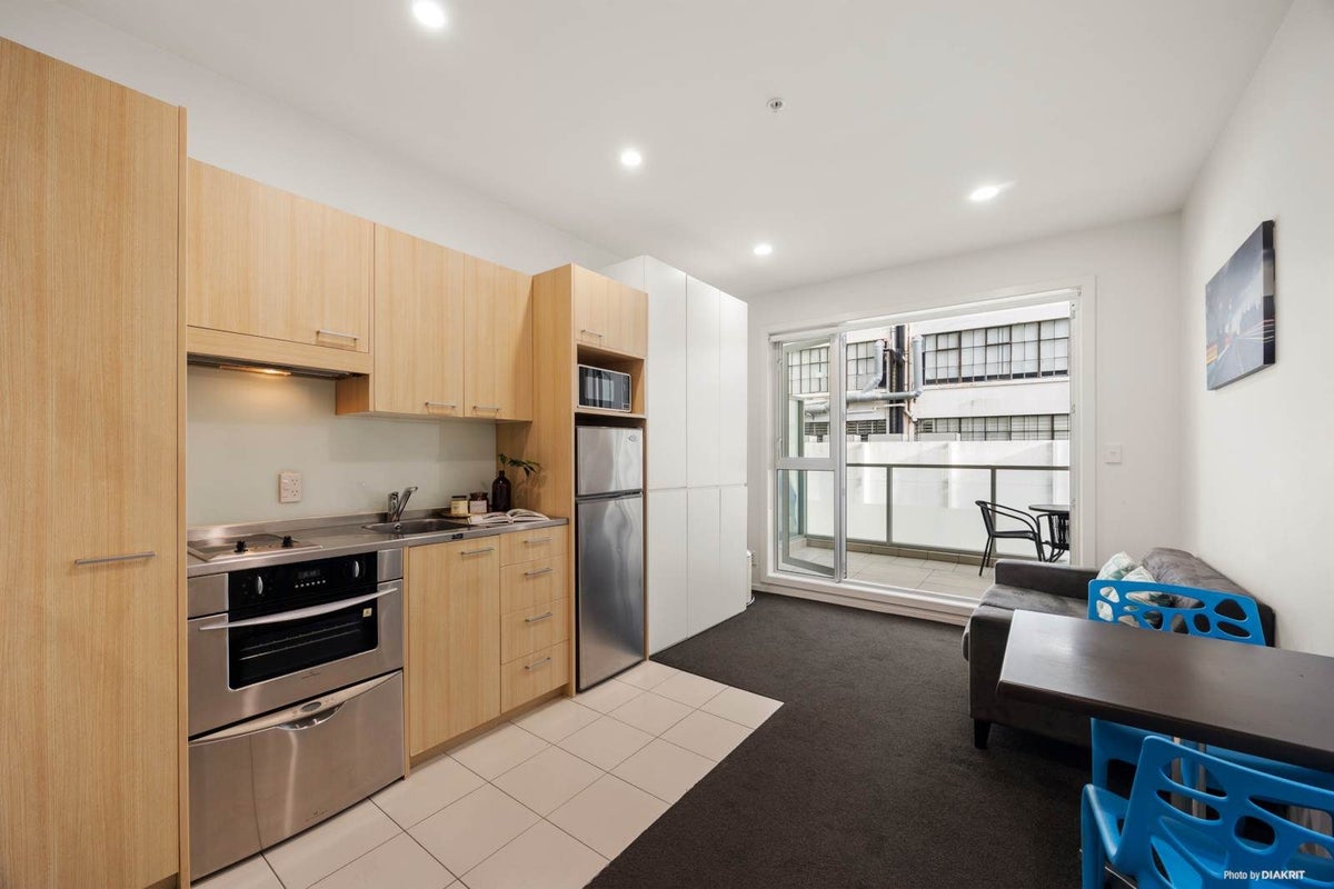 210/85 Beach Road, Auckland Central, Auckland - Carousel 1