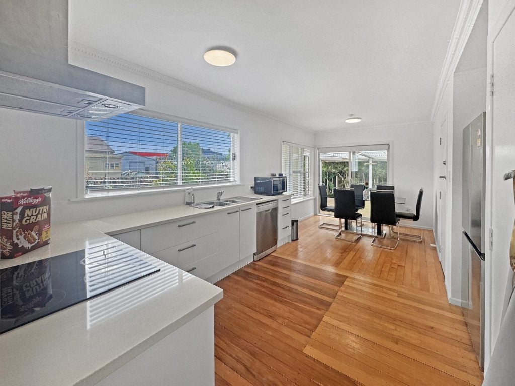 1/6 Taikata Road, Te Atatu Peninsula, Auckland - Carousel 2