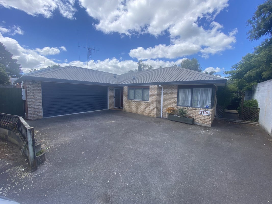 279A Cambridge Road, Hillcrest, Hamilton - Carousel 1