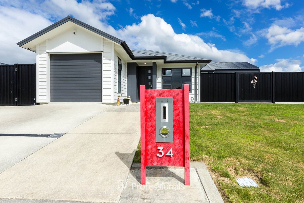 34 Filmer Crescent, Wallaceville, Upper Hutt - Carousel 2