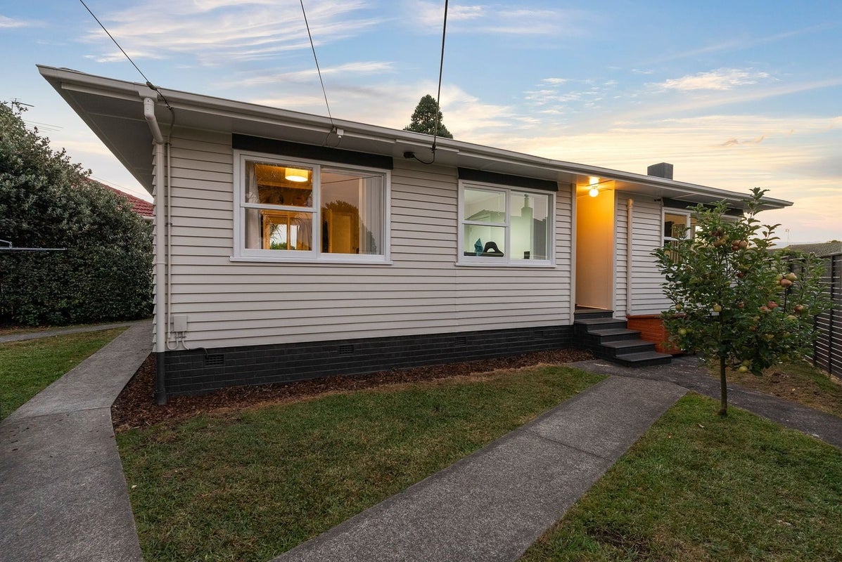 94 Tirimoana Road, Te Atatu South, Auckland - Carousel 1
