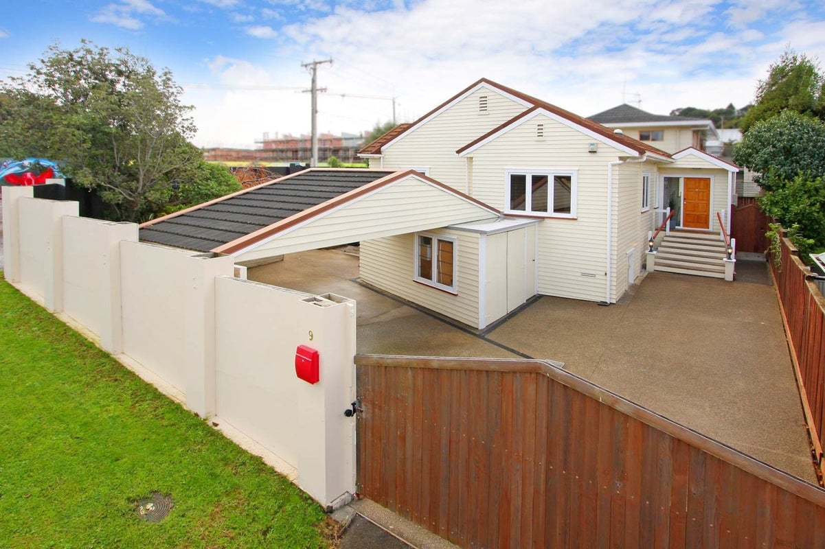 9 Kingsway, Three Kings, Auckland - Carousel 1