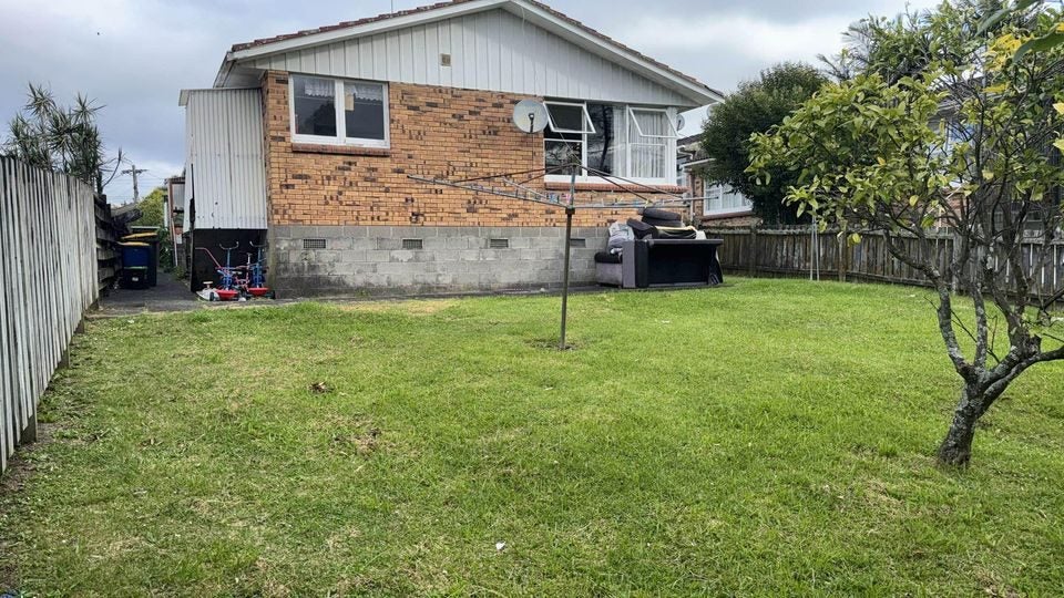 3/133 Titirangi Road, New Lynn, Auckland - Carousel 1
