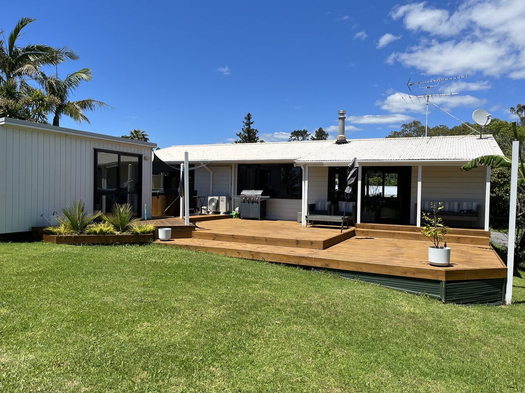 20 Third View Avenue, Beachlands, Auckland - Carousel 1