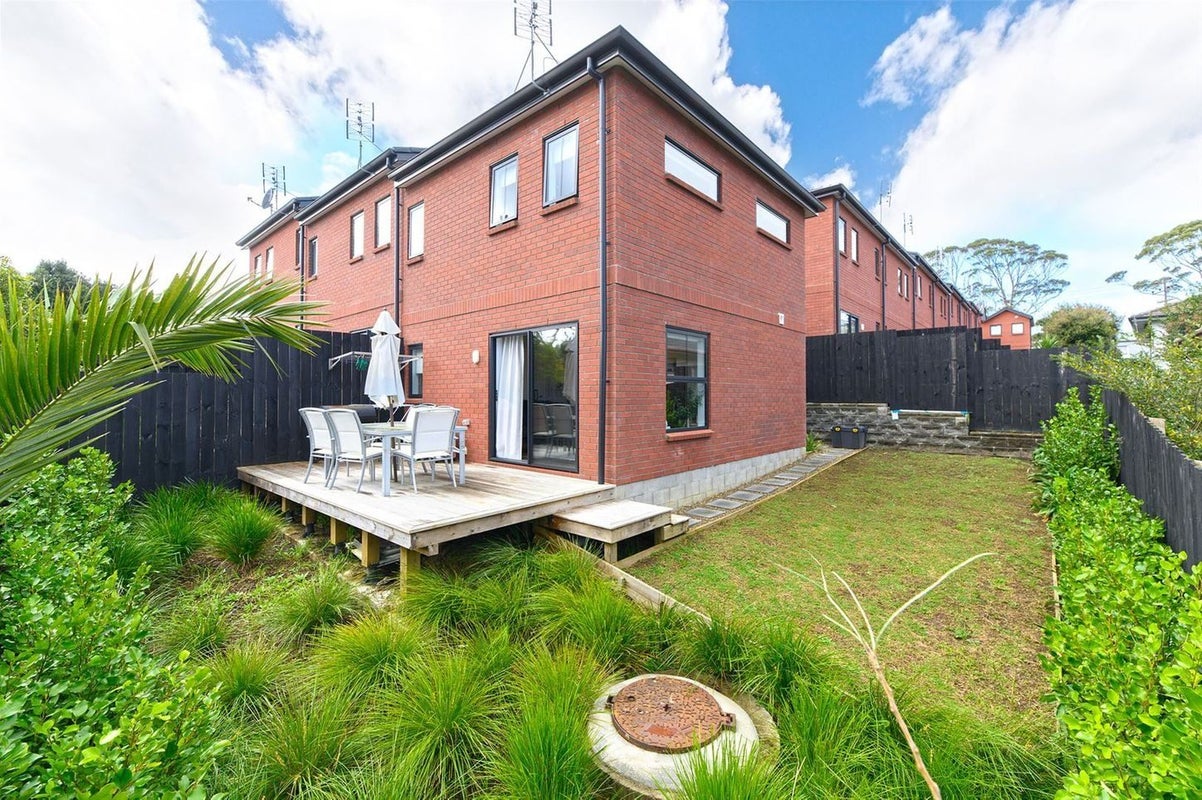 13/15 Sunhill Road, Sunnyvale, Auckland - Carousel 1