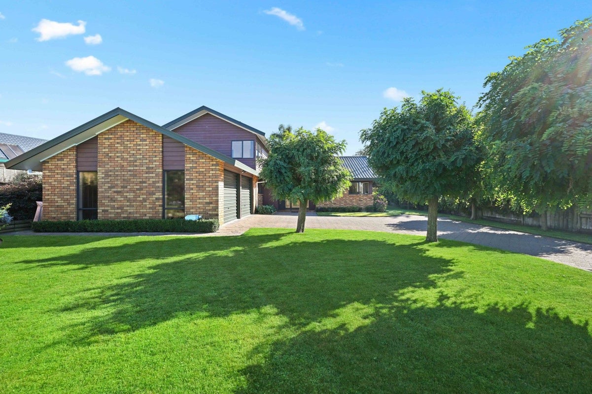 78 Sunnyhills Avenue, Glenview, Hamilton - Carousel 1