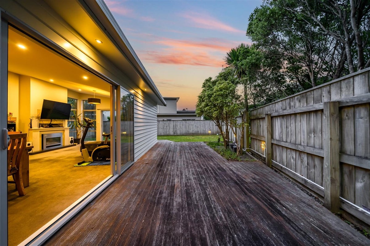 7 Halewood Grove, Churton Park, Wellington - Carousel 2