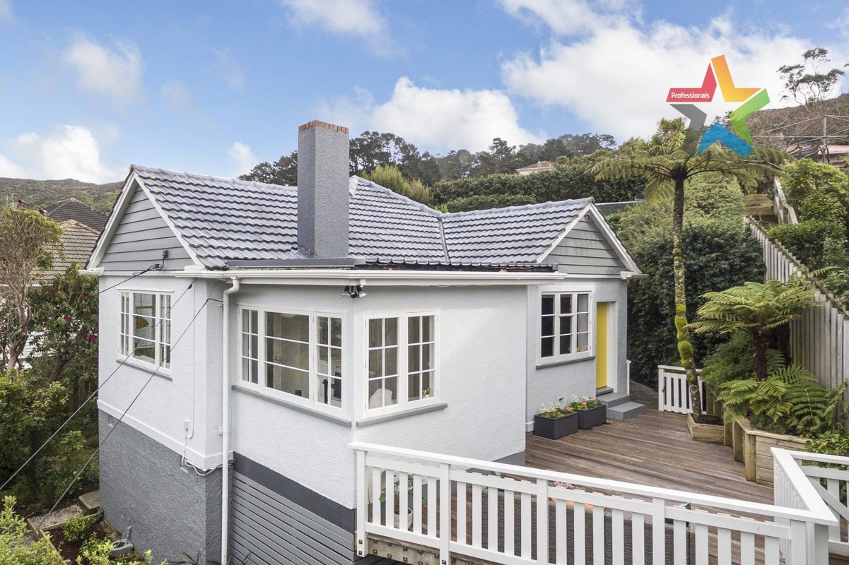 3 Wavell Street, Karori, Wellington - Carousel 1
