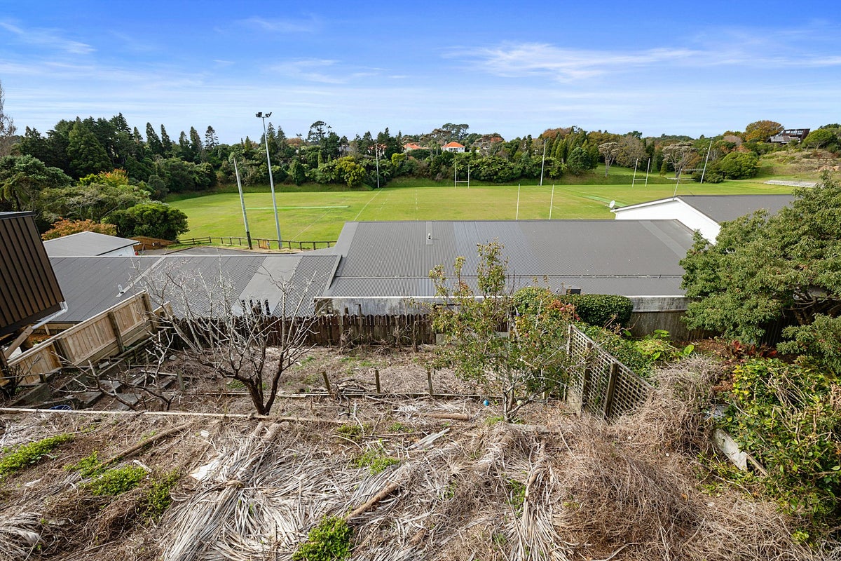 195 Carrington Street, Lower Vogeltown, New Plymouth - Carousel 19