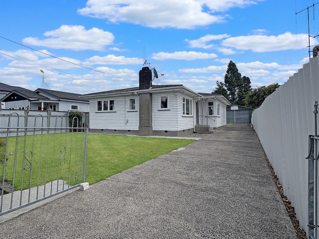 30 Irvine Street, Frankton, Hamilton - Carousel 1