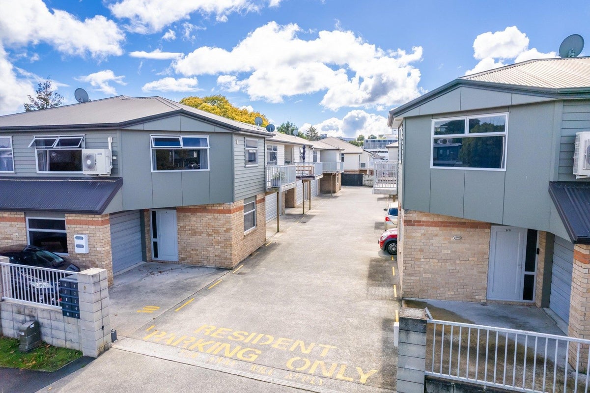 2/9 Beatty Street, Melville, Hamilton - Carousel 1
