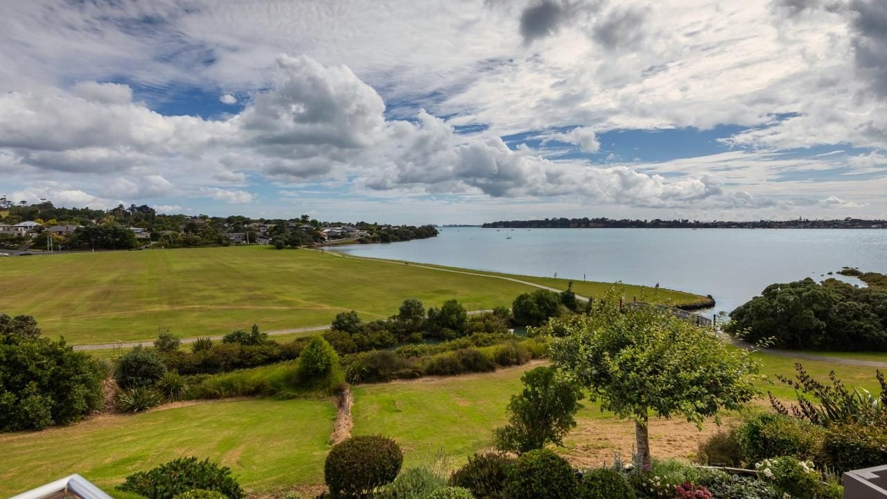 10 Vista Crescent, Glendowie, Auckland - Carousel 1