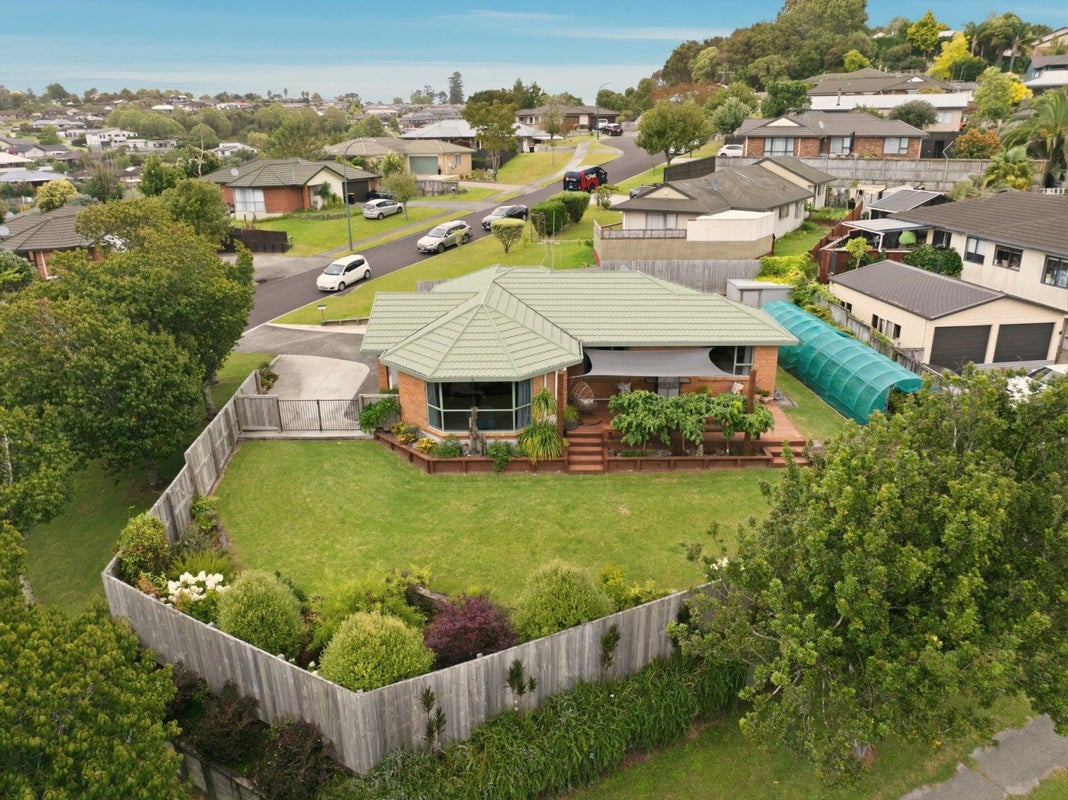2 Karamu Terrace, Pyes Pa, Tauranga - Carousel 1
