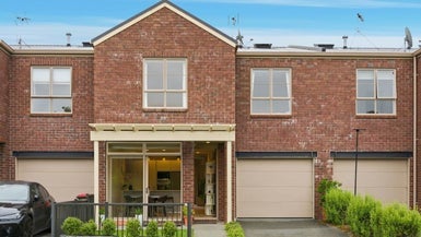 15 Tephra Boulevard, Stonefields, Auckland - Carousel 1