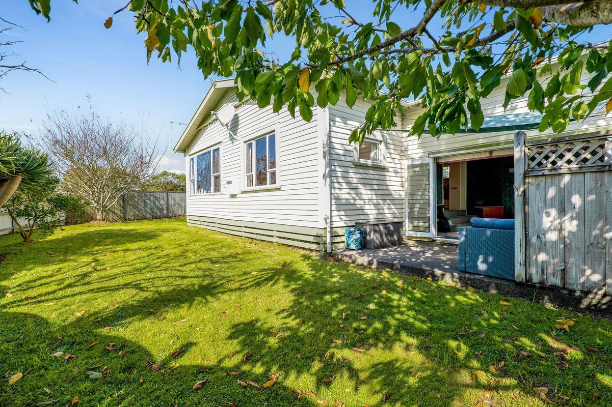 239 Coronation Avenue, Welbourn, New Plymouth - Carousel 1