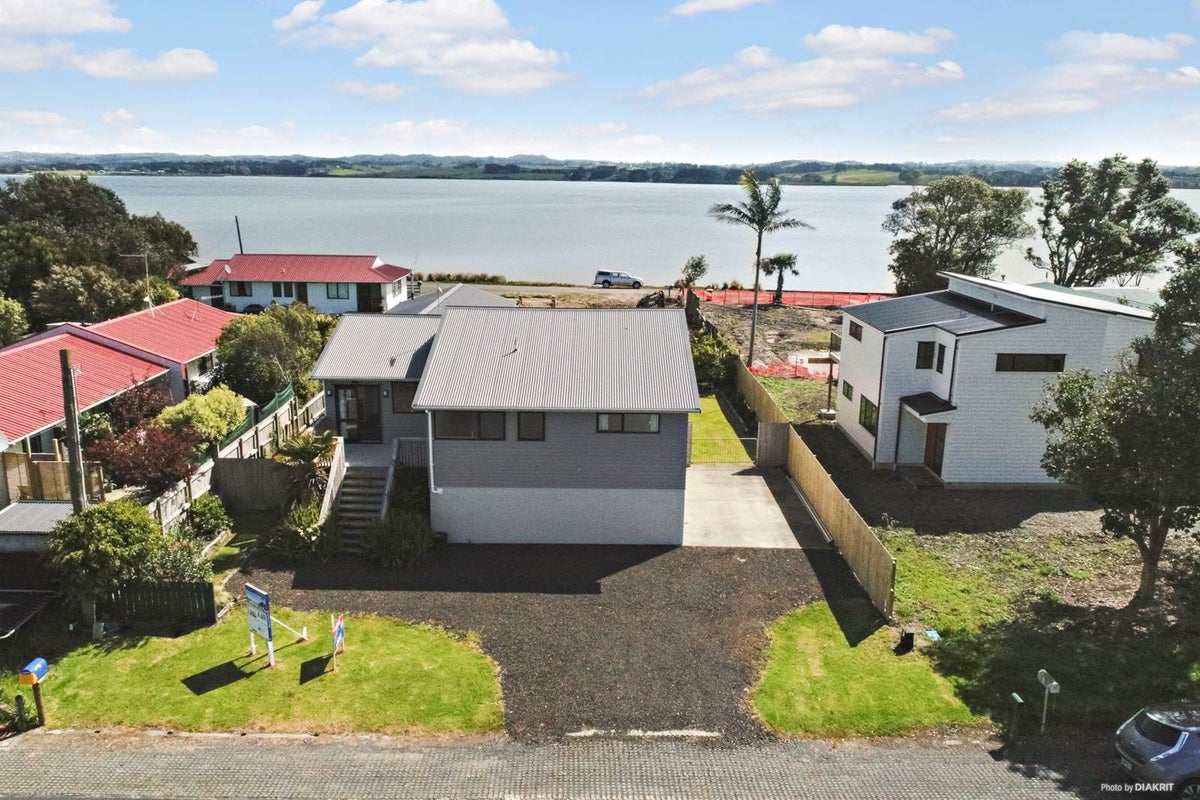 5 Ronald Avenue, Waiuku - Carousel 1