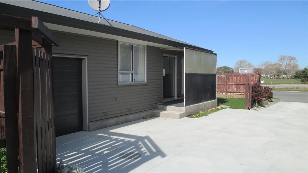 1/90 Queenspark Drive, Parklands, Christchurch - Carousel 1