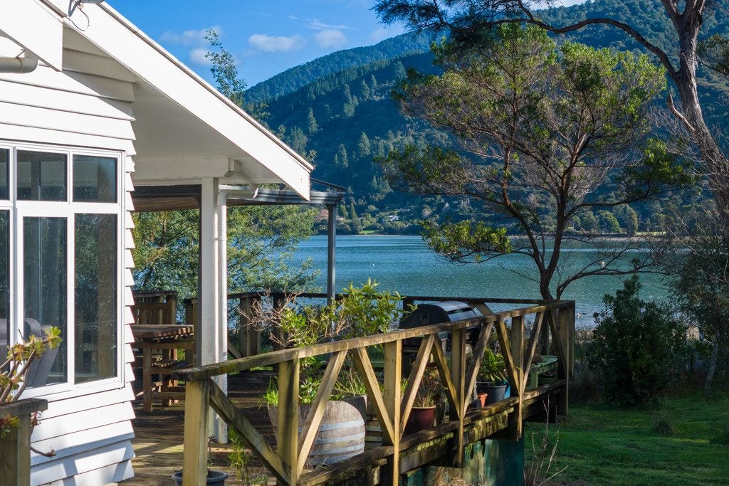 6694 Kenepuru Road, Picton - Carousel 1