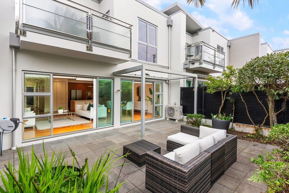 5/258 Hurstmere Road, Takapuna, Auckland - Carousel 1