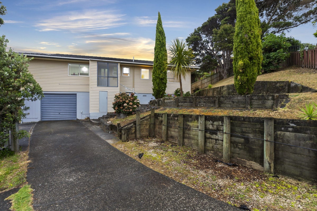 1/73 Girrahween Drive, Totara Vale, Auckland - Carousel 1
