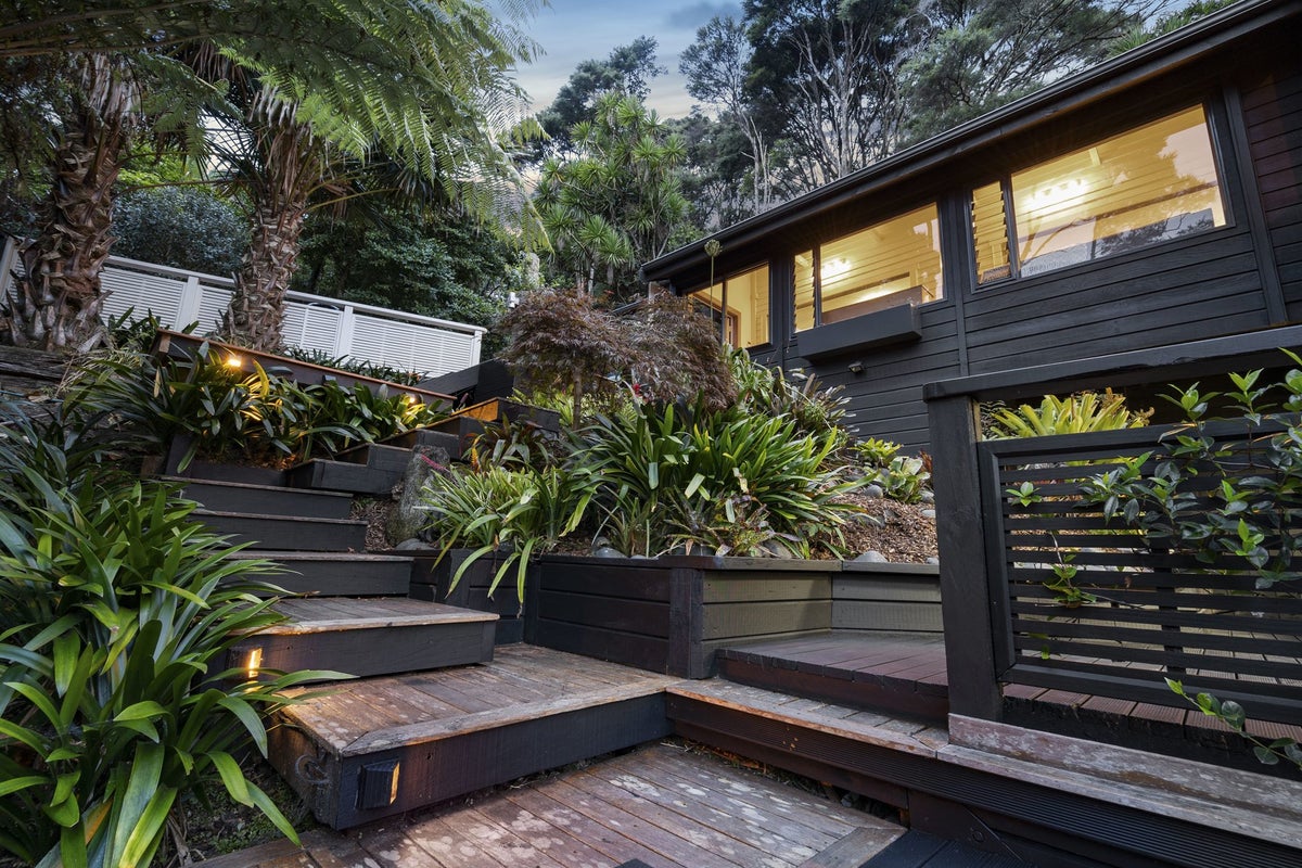 27 Scenic Drive, Titirangi, Auckland - Carousel 2